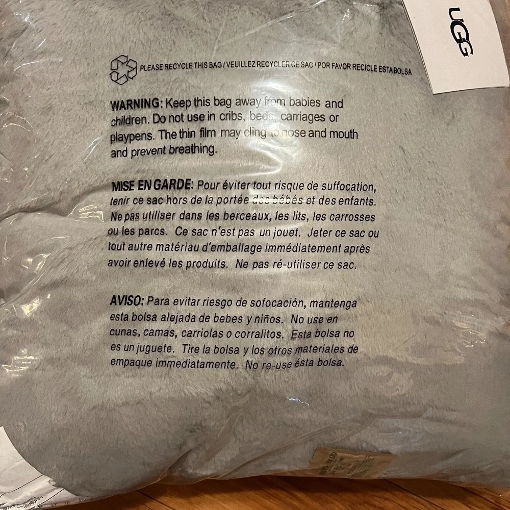 🆕UGG Erie Cable Knit Plush Faux Fur Backing Accent Pillow Seal Grey 20 x 20 1